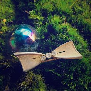 1940s Gold Bow Hair Clip